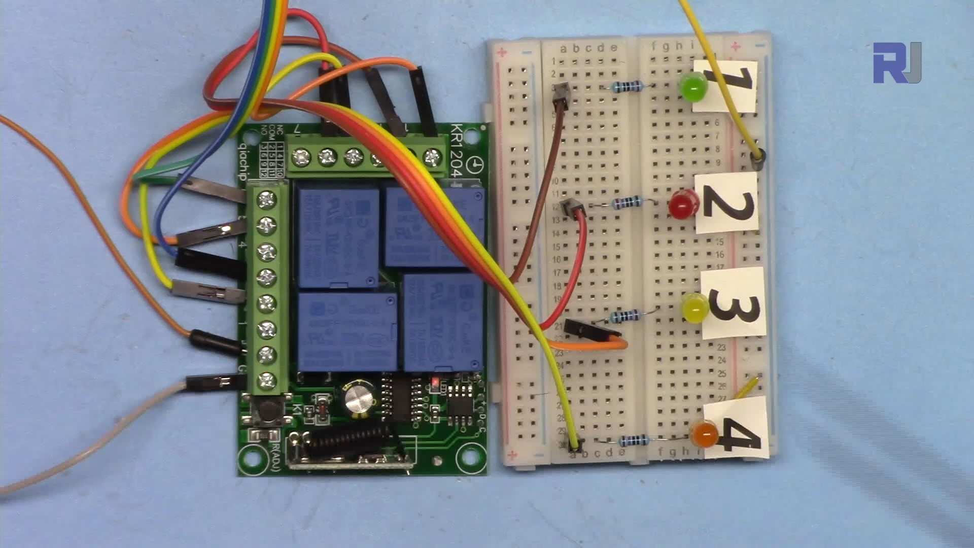 33 MHz 4-channel remote relay: Setup with 4-load demonstration