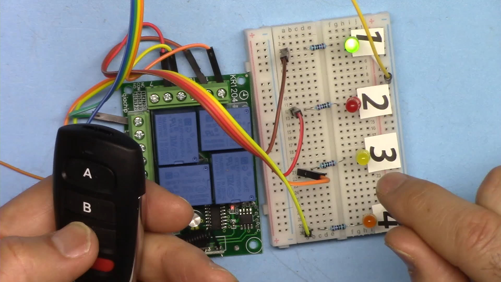 33 MHz 4-channel remote relay: One load is turned on