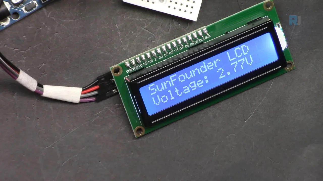 LCD1602 displaying voltage and title