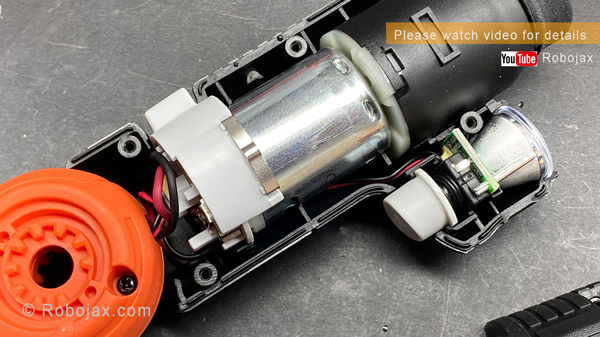 BLACK+DECKER BDCSFL20C Lightdriver: Motor and light close up view